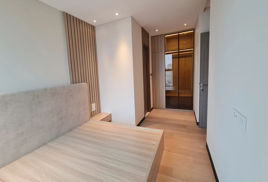 The Nelson実用賃貸｜Láng Hạの85㎡高層階住戸